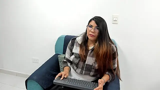 Snapshot of Luna_Dumont chatting on 03-06-25, 11:25 Luna Dumont online show from 03-06-25, 11:25