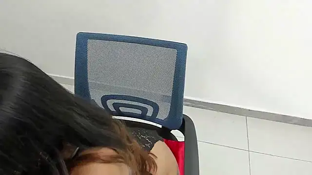 Snapshot of Luna_Dumont chatting on 03-15-25, 05:15 Luna Dumont online show from 03-15-25, 05:15