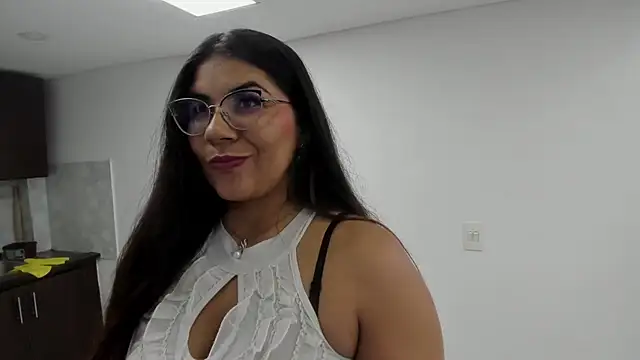 Snapshot of Luna_Dumont chatting on 10-03-25, 11:18 Luna Dumont online show from 10-03-25, 11:18