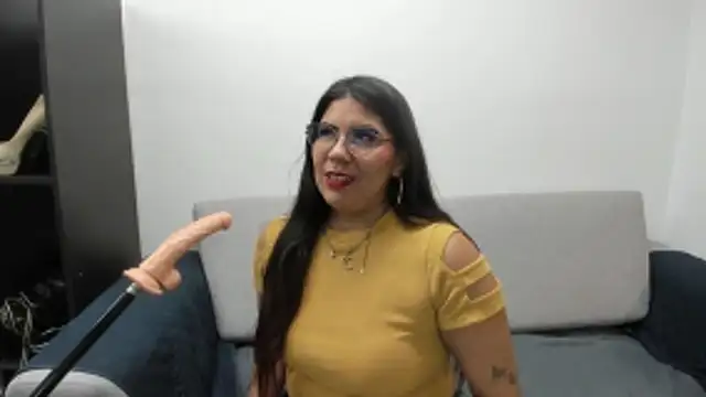 Snapshot of Luna_Dumont chatting on 10-12-25, 11:42 Luna Dumont online show from 10-12-25, 11:42