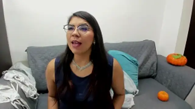 Snapshot of Luna_Dumont chatting on 10-31-25, 11:22 Luna Dumont online show from 10-31-25, 11:22