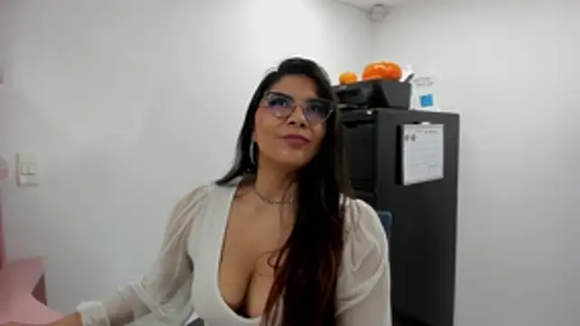 Snapshot of Luna_Dumont chatting on 11-03-25, 11:11 Luna Dumont online show from 11-03-25, 11:11