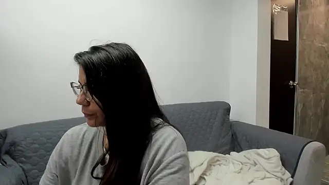 Snapshot of Luna_Dumont chatting on 11-08-25, 05:07 Luna Dumont online show from 11-08-25, 05:07