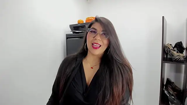 Snapshot of Luna_Dumont chatting on 11-10-25, 11:20 Luna Dumont online show from 11-10-25, 11:20