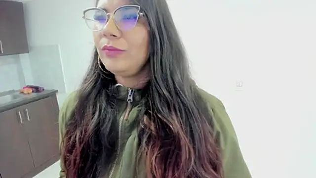 Snapshot of Luna_Dumont chatting on 11-15-25, 11:07 Luna Dumont online show from 11-15-25, 11:07