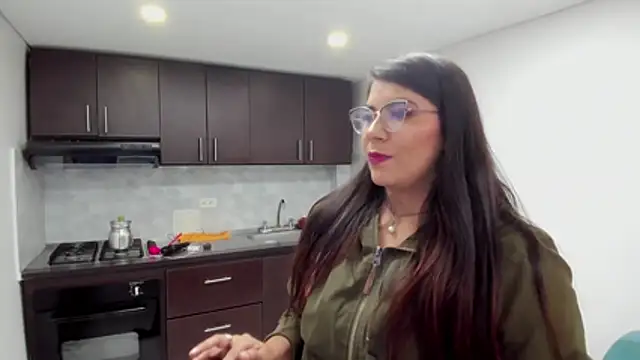 Snapshot of Luna_Dumont chatting on 11-25-25, 10:59 Luna Dumont online show from 11-25-25, 10:59