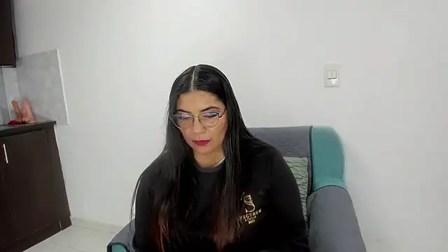 Snapshot of Luna_Dumont chatting on 11-29-25, 11:13 Luna Dumont online show from 11-29-25, 11:13