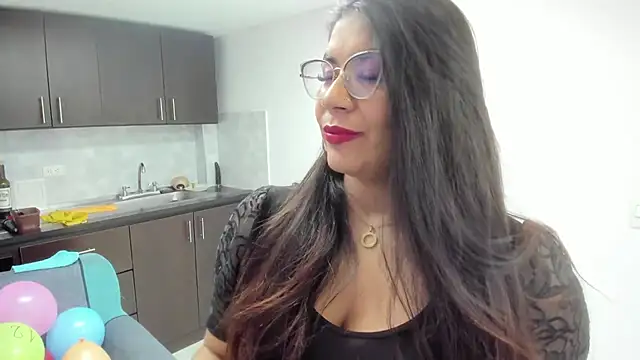 Snapshot of Luna_Dumont chatting on 12-14-25, 11:26 Luna Dumont online show from 12-14-25, 11:26