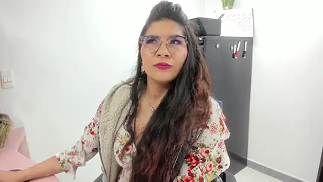 Snapshot of Luna_Dumont chatting on 12-15-25, 11:03 Luna Dumont online show from 12-15-25, 11:03