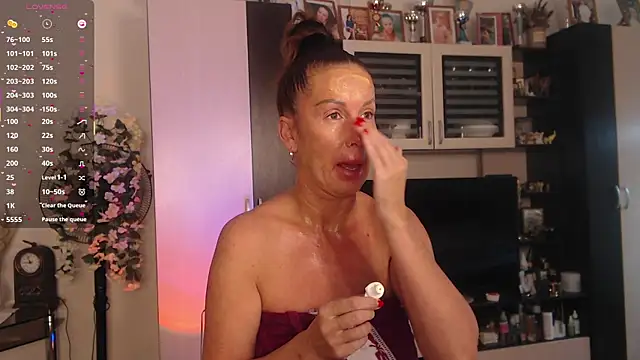 Snapshot of SheilaRyan chatting on 10-22-25, 05:08 SheilaRyan online show from 10-22-25, 05:08