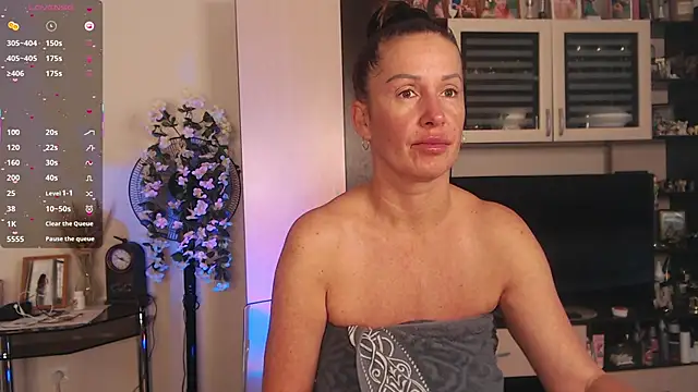 Snapshot of SheilaRyan chatting on 11-03-25, 05:20 SheilaRyan online show from 11-03-25, 05:20