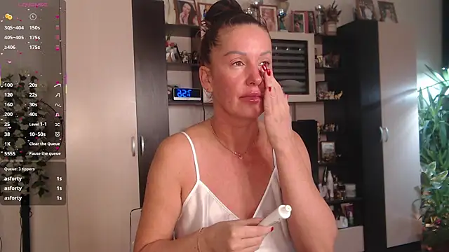 Snapshot of SheilaRyan chatting on 11-22-25, 04:55 SheilaRyan online show from 11-22-25, 04:55