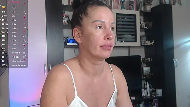 Snapshot of SheilaRyan chatting on 11-28-25, 04:48 SheilaRyan online show from 11-28-25, 04:48