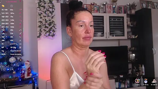 Snapshot of SheilaRyan chatting on 12-14-25, 06:19 SheilaRyan online show from 12-14-25, 06:19