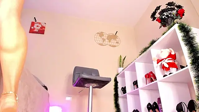 Itzeldreams online show from 12-26-24, 01:10