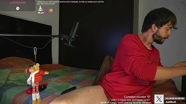 Snapshot of just_maxii chatting on 12-19-24, 10:53 just maxii online show from 12-19-24, 10:53