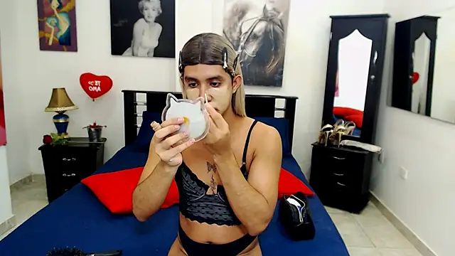 Snapshot of VeronicaReynolds chatting on 01-09-25, 12:09 VeronicaReynolds online show from 01-09-25, 12:09