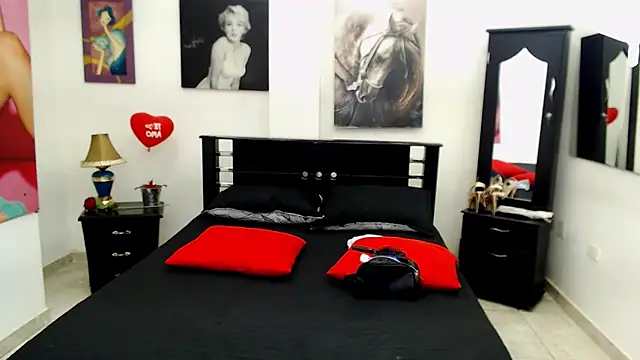 Snapshot of VeronicaReynolds chatting on 01-13-25, 12:02 VeronicaReynolds online show from 01-13-25, 12:02