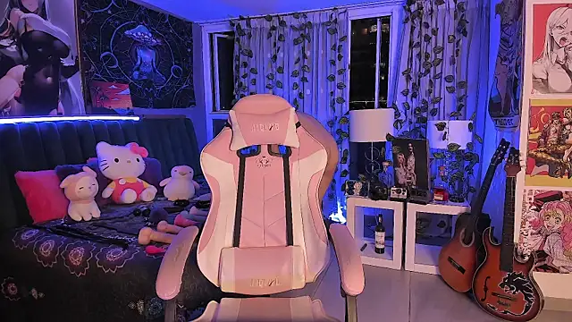 LanaKyutt online show from 12-07-24, 12:41