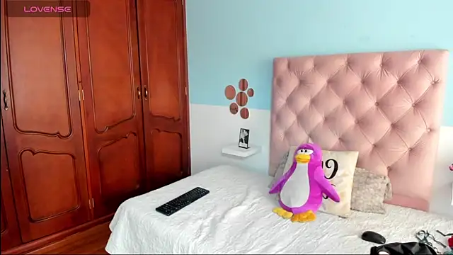 Snapshot of _Sarahh_0 chatting on 12-06-24, 01:33  Sarahh 0 online show from 12-06-24, 01:33