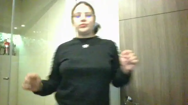 Snapshot of _Sarahh_0 chatting on 12-17-24, 03:17  Sarahh 0 online show from 12-17-24, 03:17