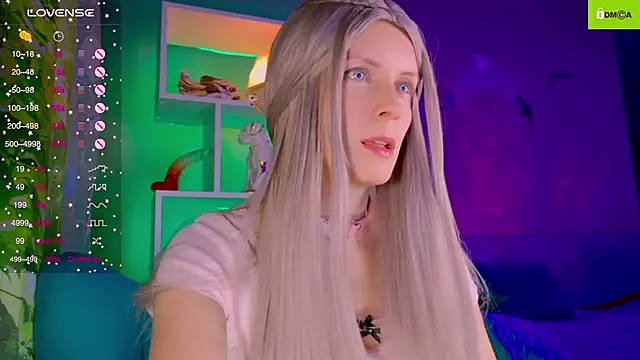 Snapshot of Flash_Summer chatting on 10-30-25, 11:49 Flash Summer online show from 10-30-25, 11:49