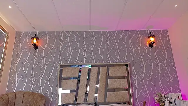 Snapshot of madison_fox1 chatting on 10-05-25, 01:31 madison fox1 online show from 10-05-25, 01:31