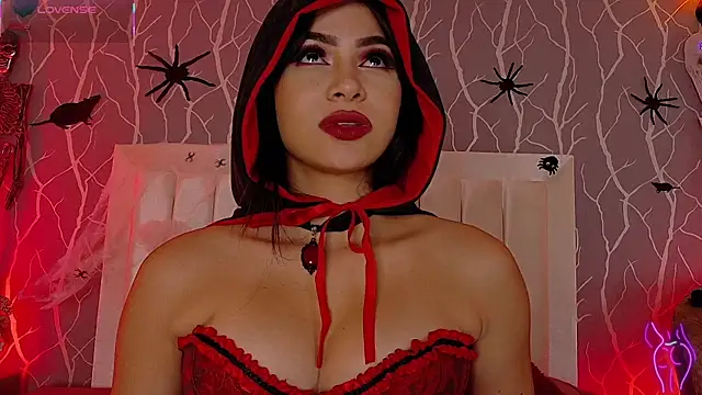 Snapshot of madison_fox1 chatting on 10-31-25, 03:02 madison fox1 online show from 10-31-25, 03:02