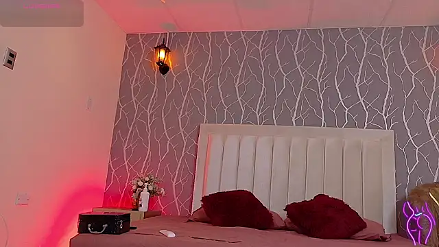 Snapshot of madison_fox1 chatting on 11-12-25, 12:38 madison fox1 online show from 11-12-25, 12:38