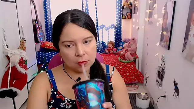 Snapshot of claryssa_ chatting on 12-06-24, 04:17 claryssa online show from 12-06-24, 04:17