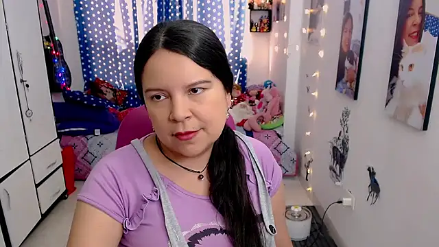 Snapshot of claryssa_ chatting on 01-10-25, 08:37 claryssa online show from 01-10-25, 08:37