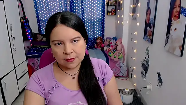 Snapshot of claryssa_ chatting on 01-18-25, 08:51 claryssa online show from 01-18-25, 08:51