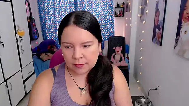 Snapshot of claryssa_ chatting on 10-11-25, 05:44 claryssa online show from 10-11-25, 05:44