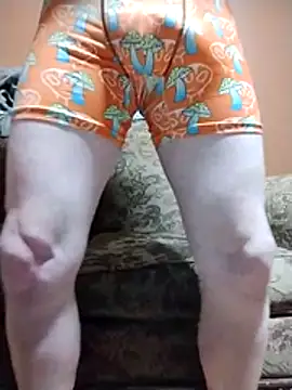 Snapshot of Hugebwc102 chatting on 12-15-25, 05:01 Hugebwc102 online show from 12-15-25, 05:01