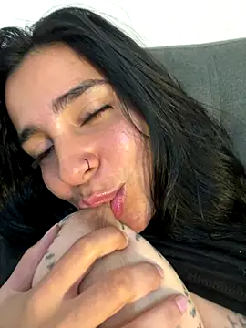 Snapshot of Meganmilk1 chatting on 11-17-25, 07:19 Meganmilk1 online show from 11-17-25, 07:19