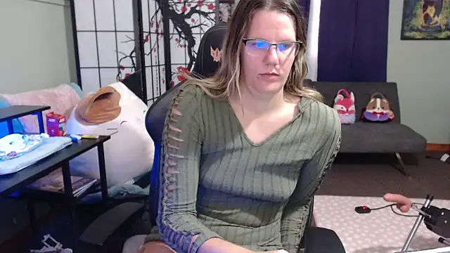Snapshot of Sarahtineke chatting on 10-21-25, 03:02 Sarahtineke online show from 10-21-25, 03:02