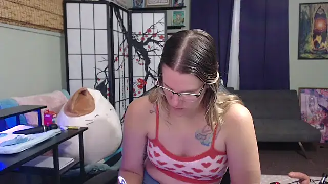 Sarahtineke online show from 10-27-25, 04:22