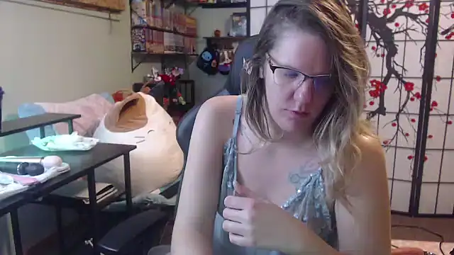 Sarahtineke online show from 02-26-26, 01:21