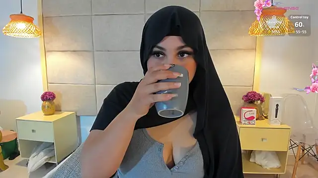 Snapshot of _anjum_ chatting on 10-27-25, 12:53 anjum online show from 10-27-25, 12:53