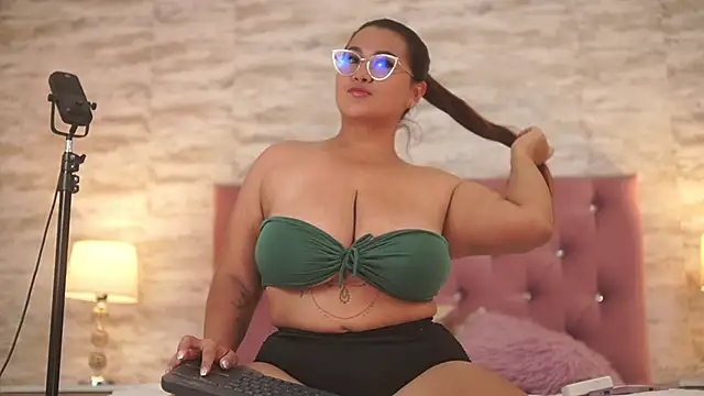 IsabellMendez  online show from 01-15-25, 07:23