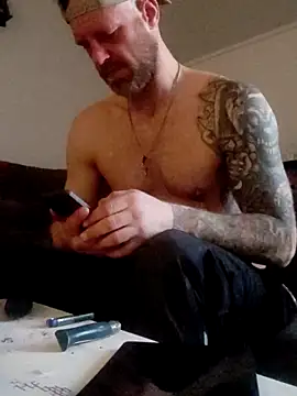 Snapshot of eltoulou chatting on 03-05-25, 04:46 eltoulou online show from 03-05-25, 04:46