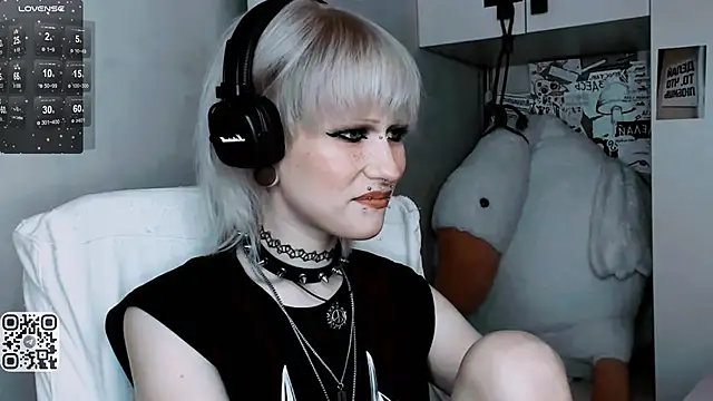 Snapshot of say_mary chatting on 10-22-25, 10:26 say mary online show from 10-22-25, 10:26