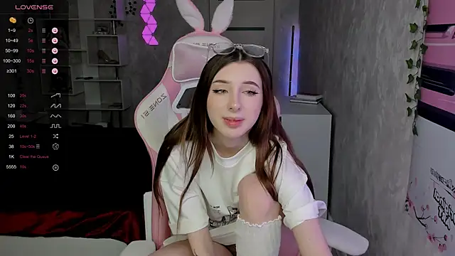 Polly  Hill online show from 11-12-25, 07:31