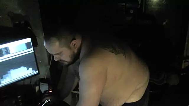 Snapshot of perversalus chatting on 12-17-24, 01:29 perversalus online show from 12-17-24, 01:29