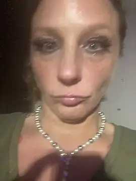 Everlyrose27 online show from 12-18-24, 03:37