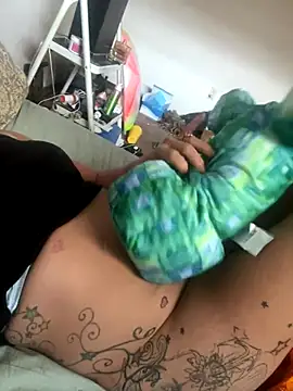 Everlyrose27 online show from 09-16-25, 04:19