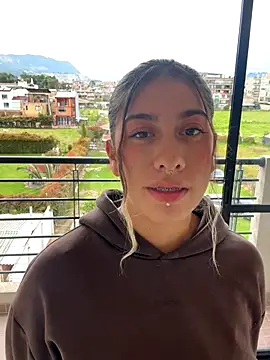 Snapshot of Enyeld_ruru chatting on 10-03-25, 04:15 Enyeld ruru online show from 10-03-25, 04:15