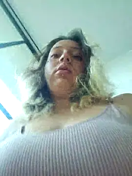 Snapshot of Enyeld_ruru chatting on 10-19-25, 04:07 Enyeld ruru online show from 10-19-25, 04:07