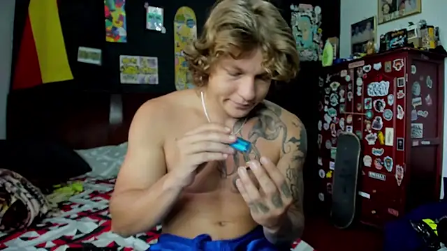 Tom Krakow online show from 10-18-25, 04:30