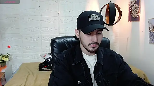 Snapshot of DmitriSanders chatting on 12-18-24, 08:25 DmitriSanders online show from 12-18-24, 08:25